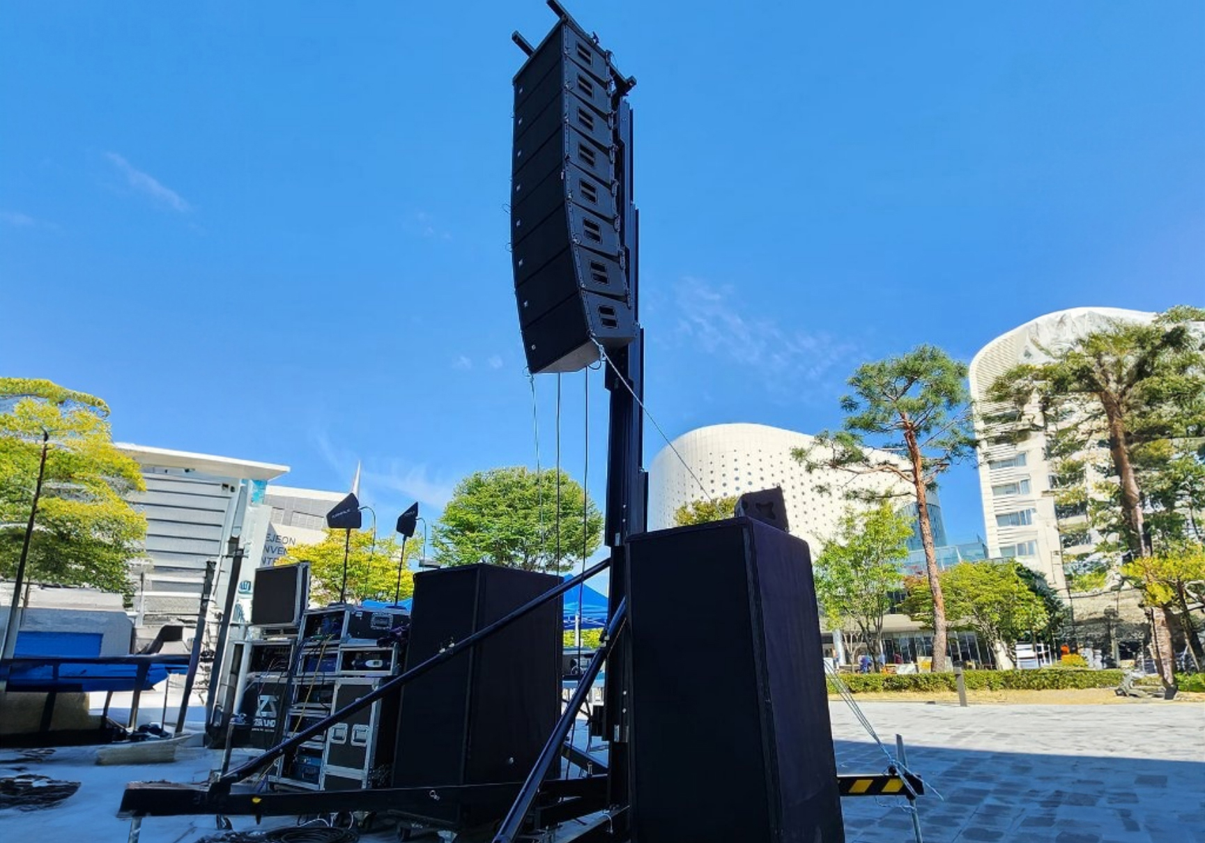 Transformative Audio Experiences with ZSOUND sound system : A Mesmerizing Outdoor Showcase