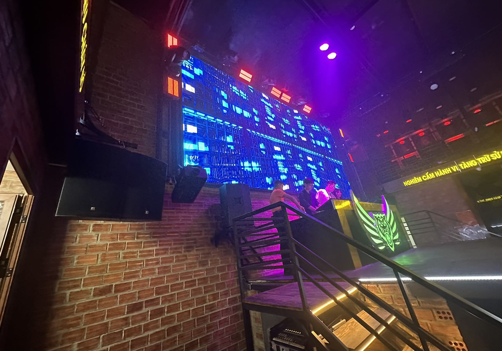 Unleashing Sonic Brilliance: ZSOUND Line Array System Sets the Stage at Beer Club Fly Chill, Vietnam